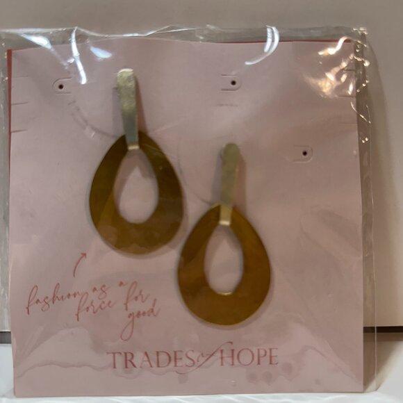 🌍 Trades of Hope 'Alice' Teardrop Horn Earrings – Handmade in Kenya NEW - Picture 1 of 2
